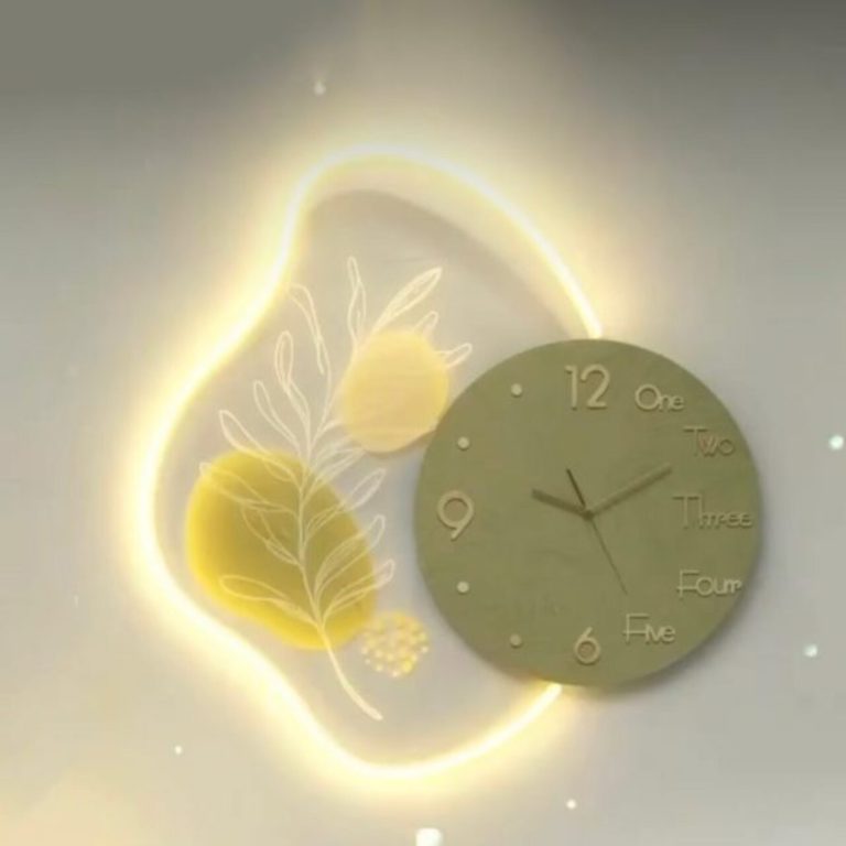 ساعت دیواری دارای نور