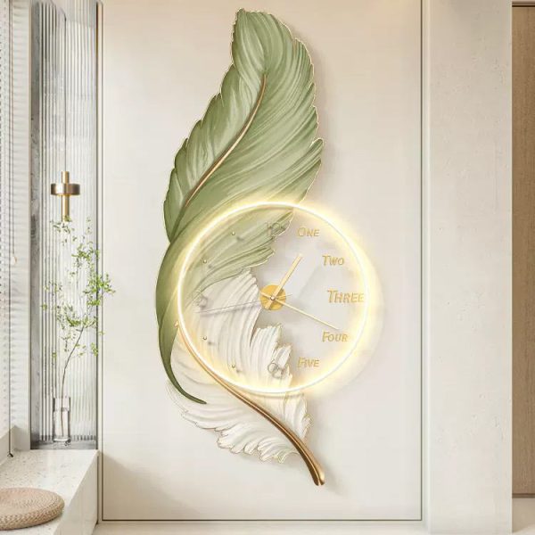 ساعت دیواری چراغ دار پر سبز روشن