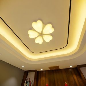 لوستر سقفی مدرن 5 شعله مدل قلب با رنگ نور آفتابی