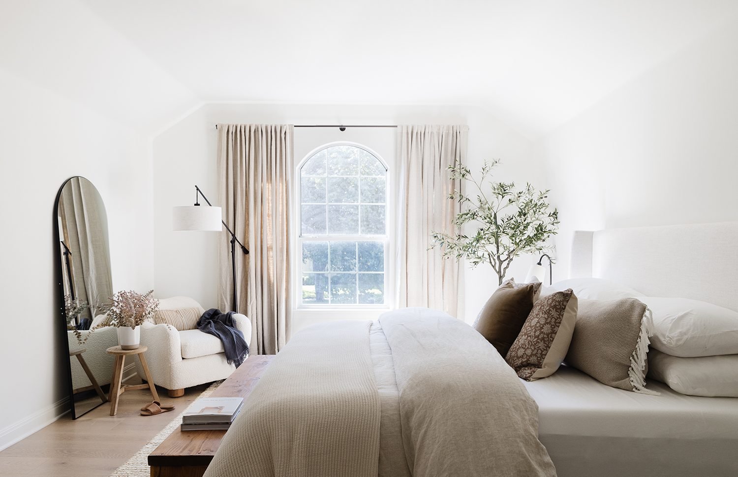 پارچه و بافت در طراحی اتاق خواب مدرن