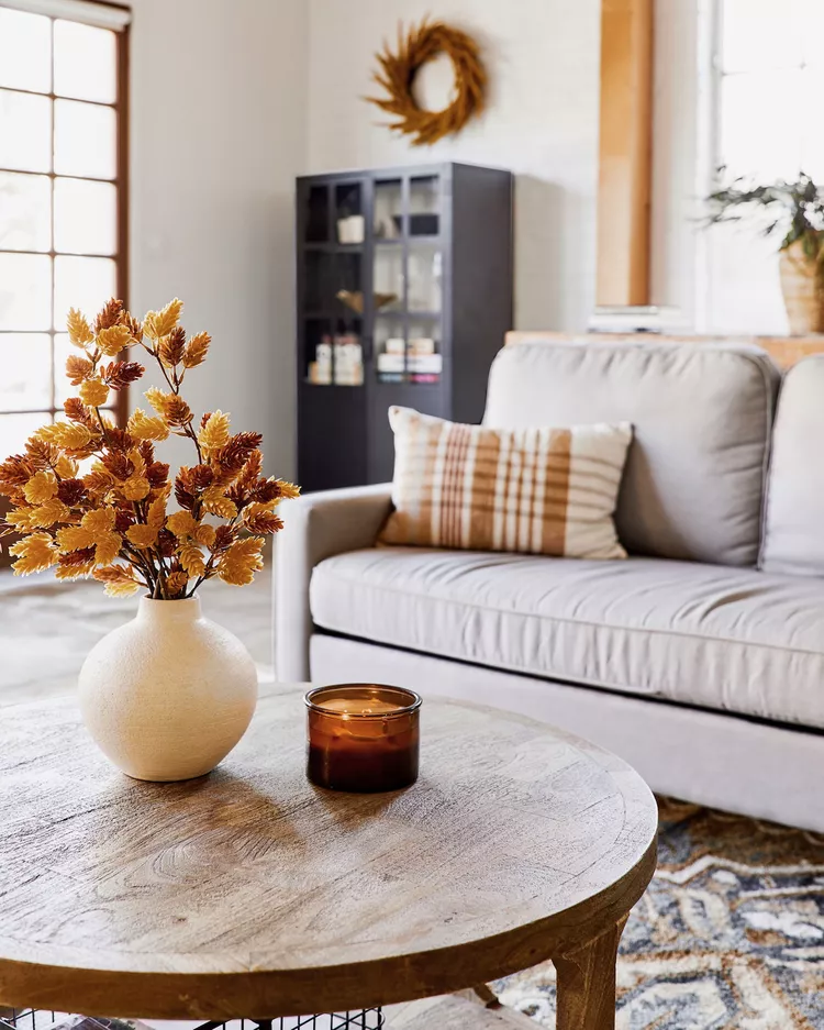 دکوراسیون پاییزی برای اتاق نشیمن دنج