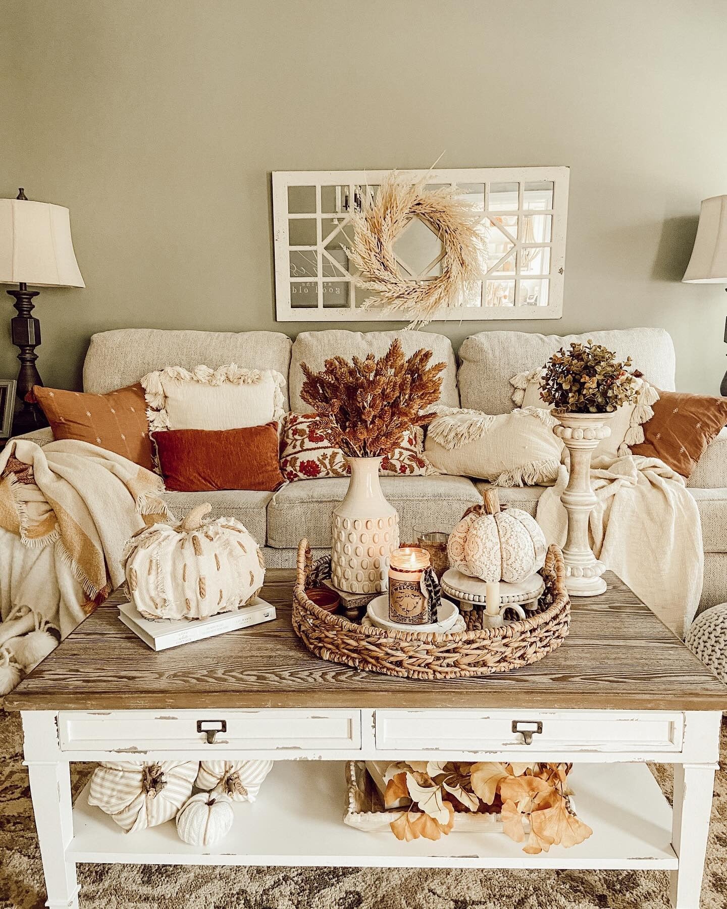 پاییز نرم با رنگ‌های خنثی و اکسنت‌های نارنجی کدو حلوایی